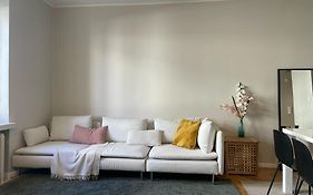 Luxury 2Bdr Apartment In Center With Free Parking